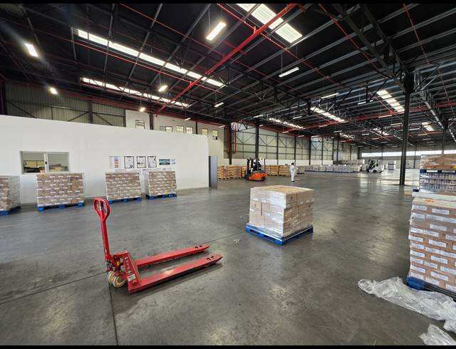 2,268M² WAREHOUSE TO LET IN ROBERTSHAM